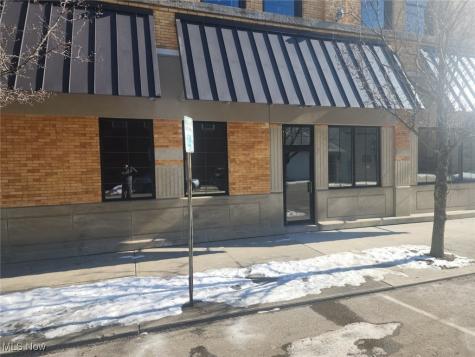 202 E 3rd Street Uhrichsville OH 44683