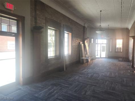 202 E 3rd Street Uhrichsville OH 44683