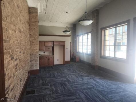 202 E 3rd Street Uhrichsville OH 44683