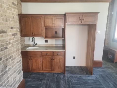 202 E 3rd Street Uhrichsville OH 44683