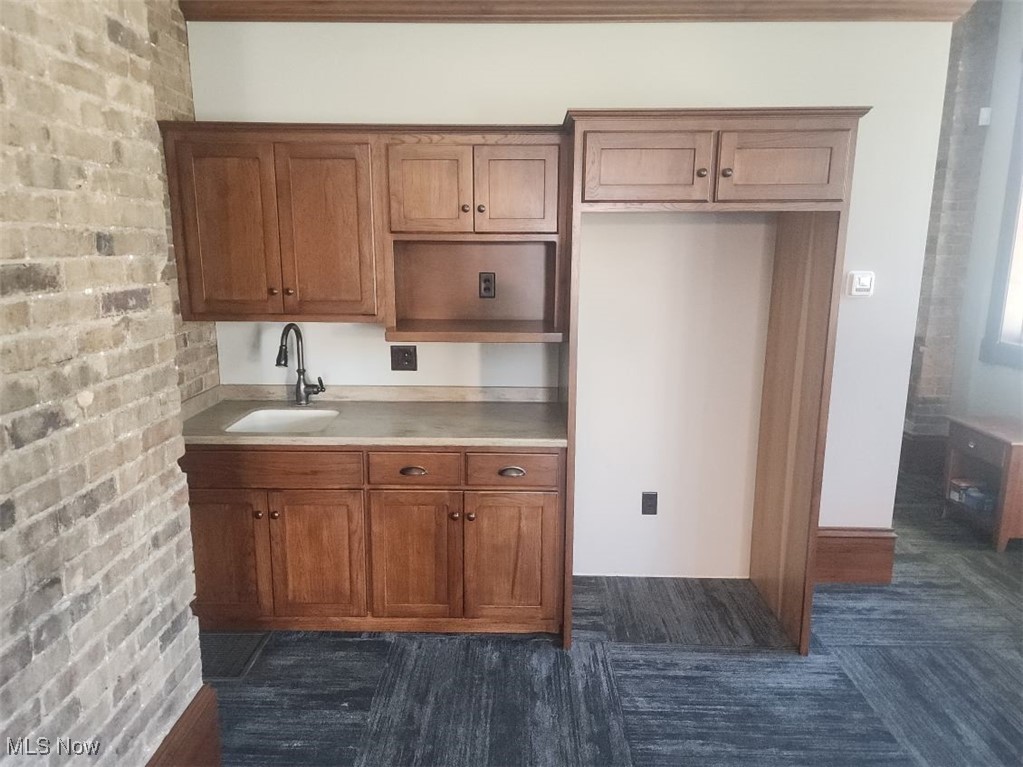 202 E 3rd Street Uhrichsville OH 44683