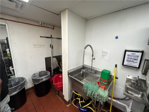 6140 Broadway Avenue Cleveland OH 44127