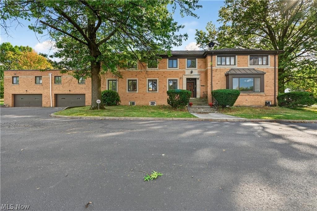 2475 N Taylor Road Cleveland Heights OH 44118