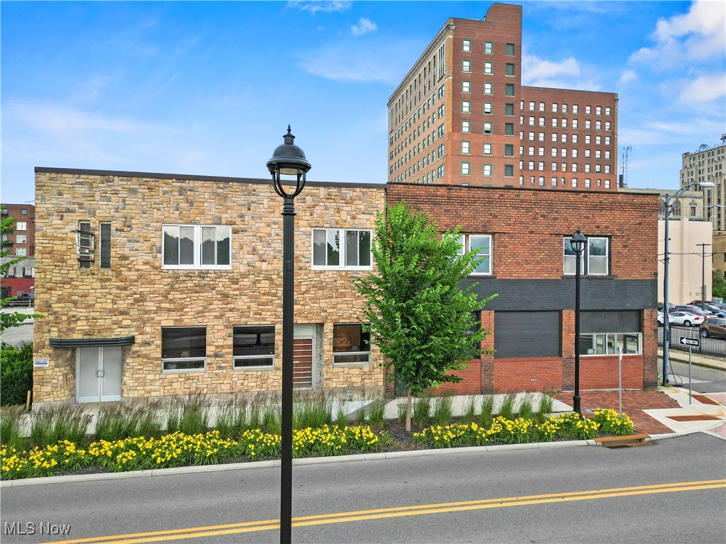 200-208 W Front Street Youngstown OH 44503