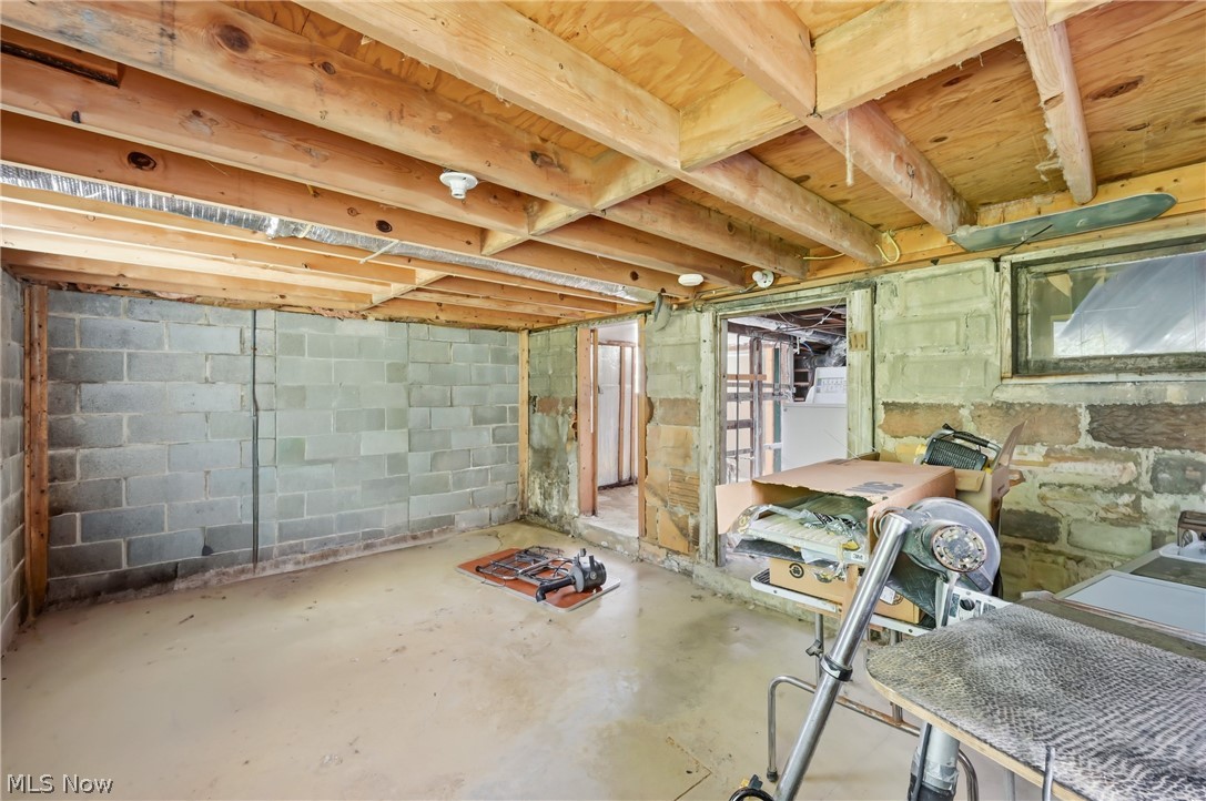 1122 W Western Reserve Road Poland OH 44514