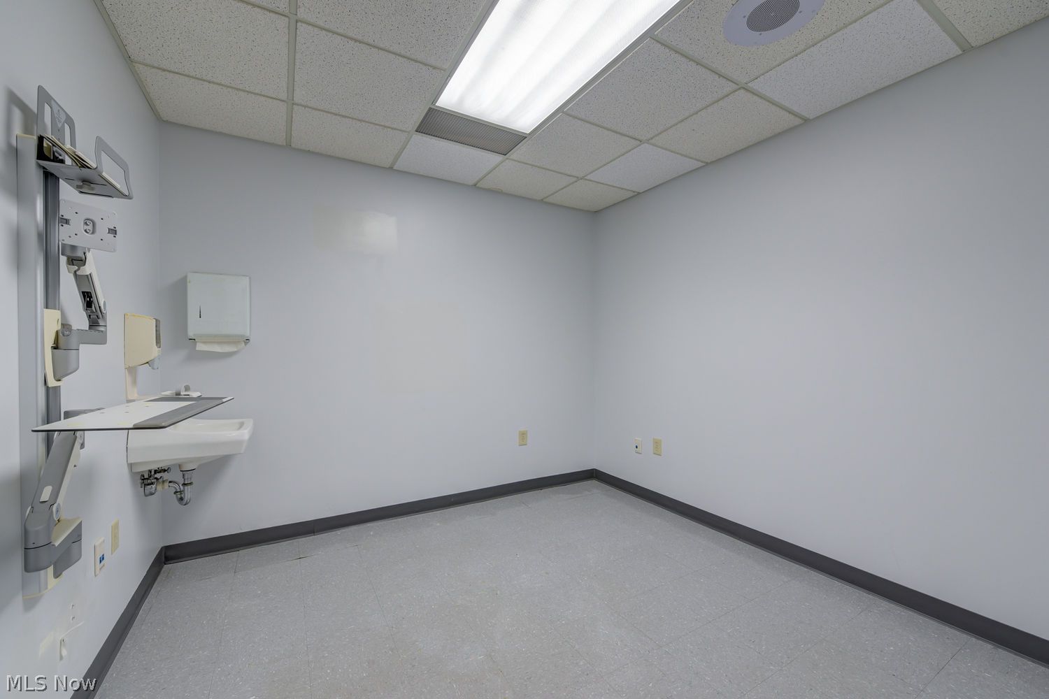 21245 Lorain Road Fairview Park OH 44126