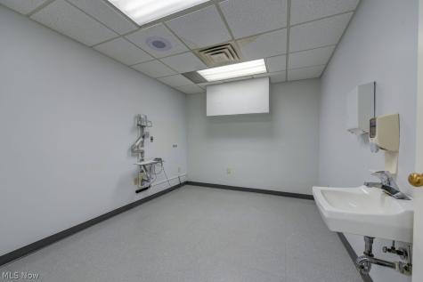 21245 Lorain Road Fairview Park OH 44126