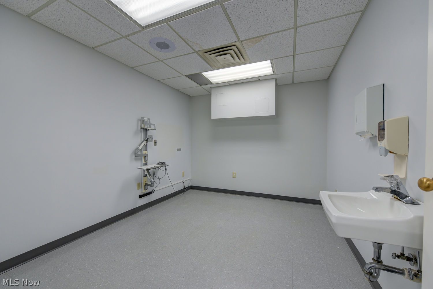 21245 Lorain Road Fairview Park OH 44126