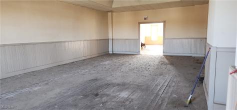 17 W Main Street Geneva OH 44041