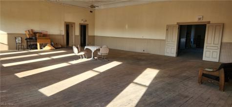 17 W Main Street Geneva OH 44041