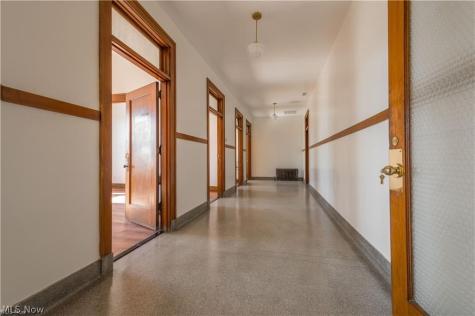 2082 W 65th Cleveland OH 44102