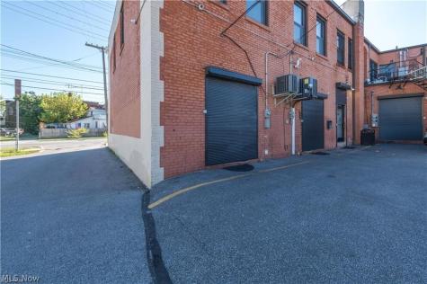 2082 W 65th Cleveland OH 44102
