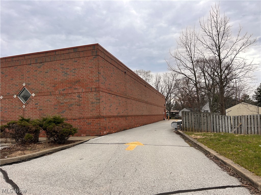 2840 Youngstown Road SE Warren OH 44484