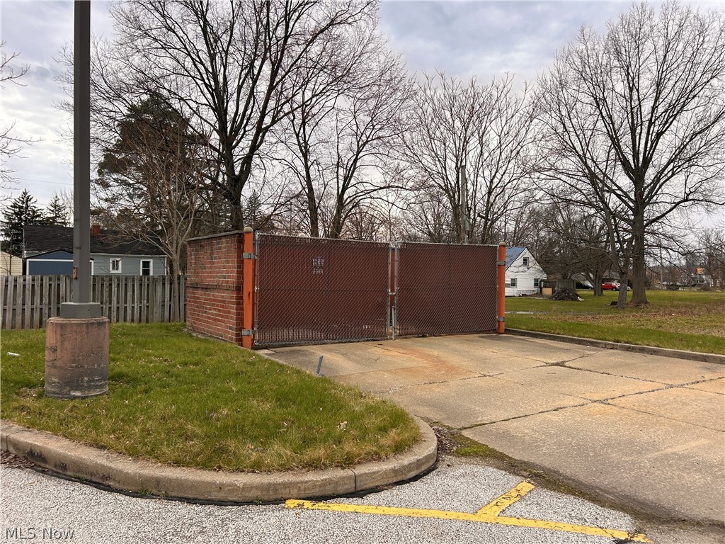 2840 Youngstown Road SE Warren OH 44484