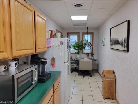 107 Water (front) Street Chardon OH 44024