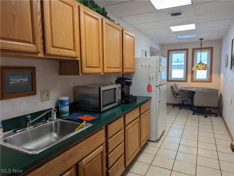 107 Water (front) Street Chardon OH 44024