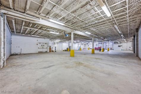1610 Hubbard Thomas Road Hubbard OH 44425