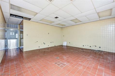 1610 Hubbard Thomas Road Hubbard OH 44425