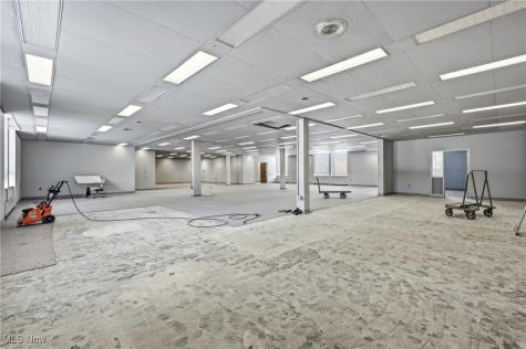 1610 Hubbard Thomas Road Hubbard OH 44425