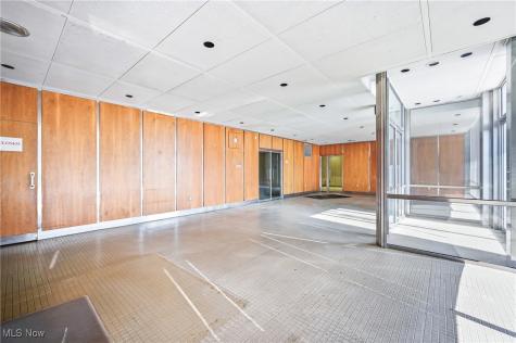 1610 Hubbard Thomas Road Hubbard OH 44425