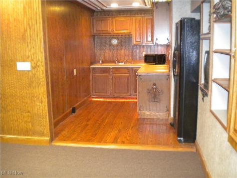 165 2nd Street NW Barberton OH 44203