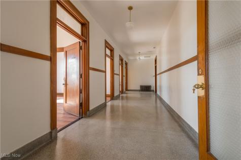 2082 W 65th Cleveland OH 44102