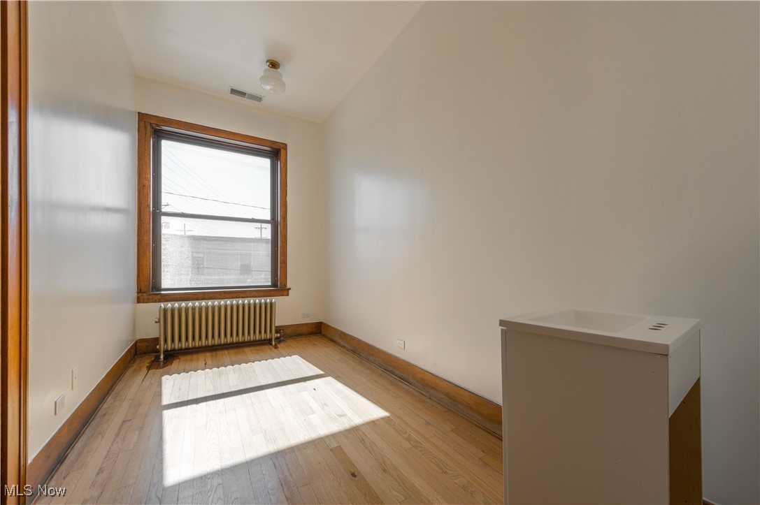 2082 W 65th Cleveland OH 44102