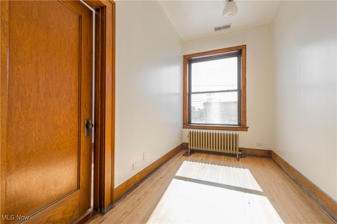 2082 W 65th Cleveland OH 44102