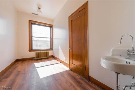 2082 W 65th Cleveland OH 44102