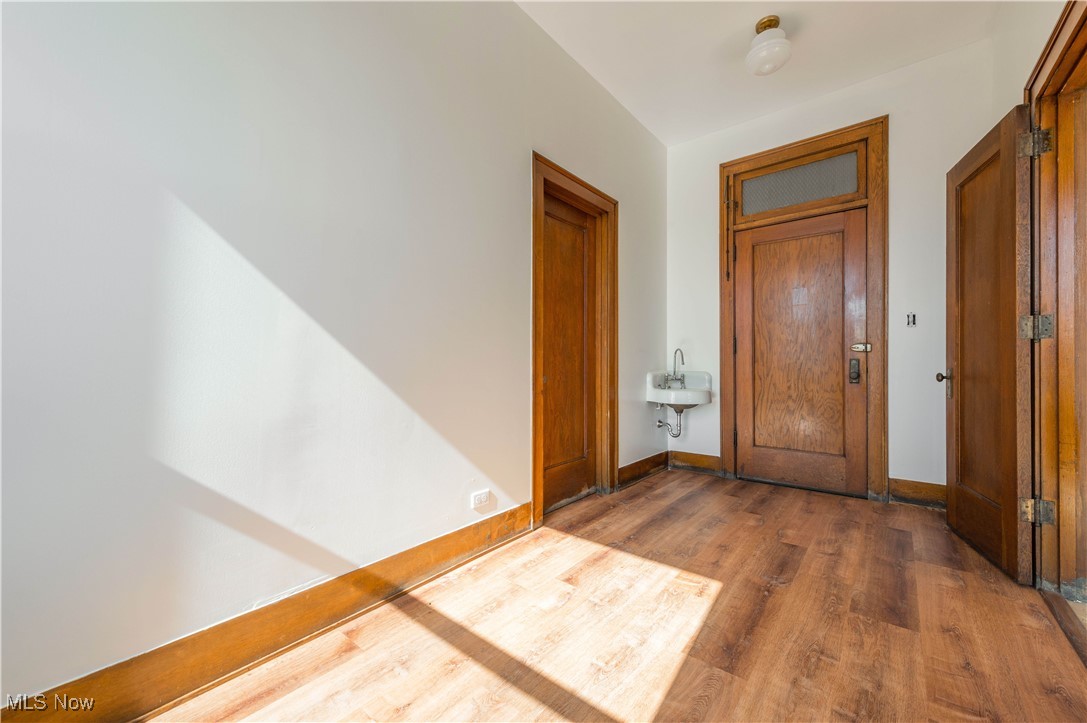 2082 W 65th Cleveland OH 44102