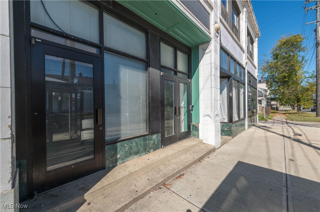 2082 W 65th Cleveland OH 44102