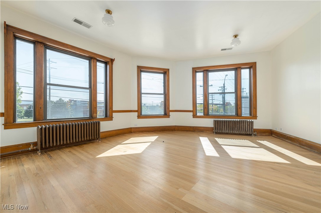 2082 W 65th Cleveland OH 44102