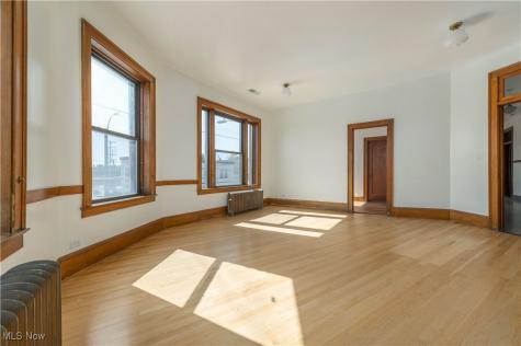 2082 W 65th Cleveland OH 44102