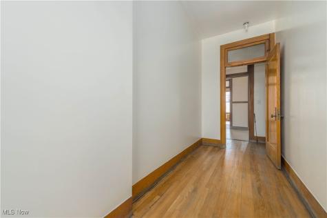 2082 W 65th Cleveland OH 44102