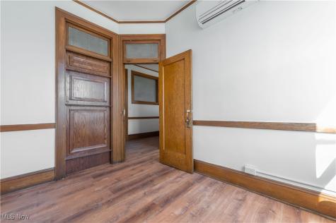 2082 W 65th Cleveland OH 44102