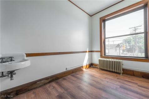 2082 W 65th Cleveland OH 44102