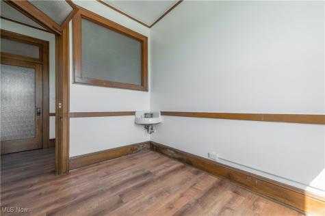 2082 W 65th Cleveland OH 44102