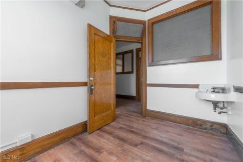 2082 W 65th Cleveland OH 44102