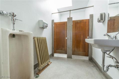 2082 W 65th Cleveland OH 44102