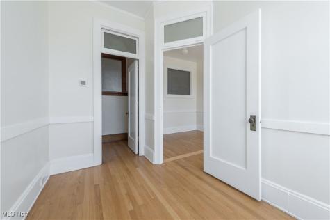 2082 W 65th Cleveland OH 44102