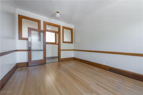 2082 W 65th Cleveland OH 44102