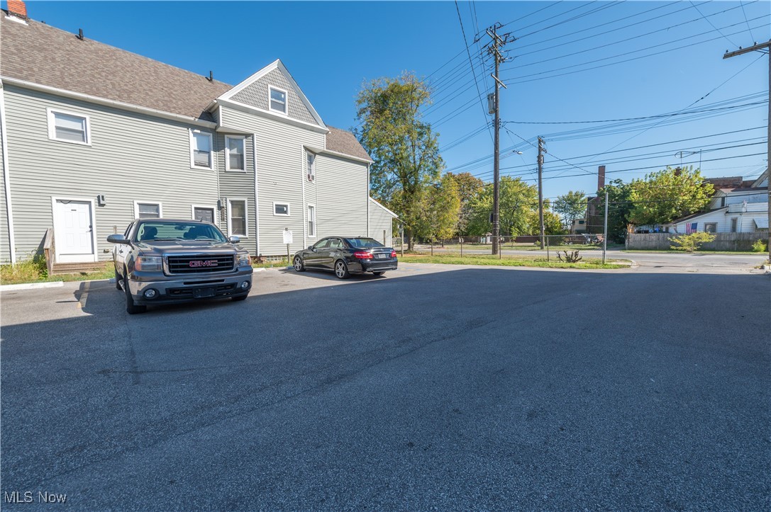 2082 W 65th Cleveland OH 44102