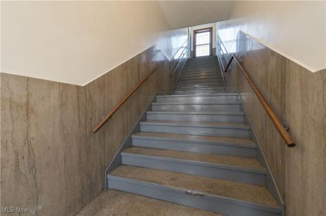 2082 W 65th Cleveland OH 44102