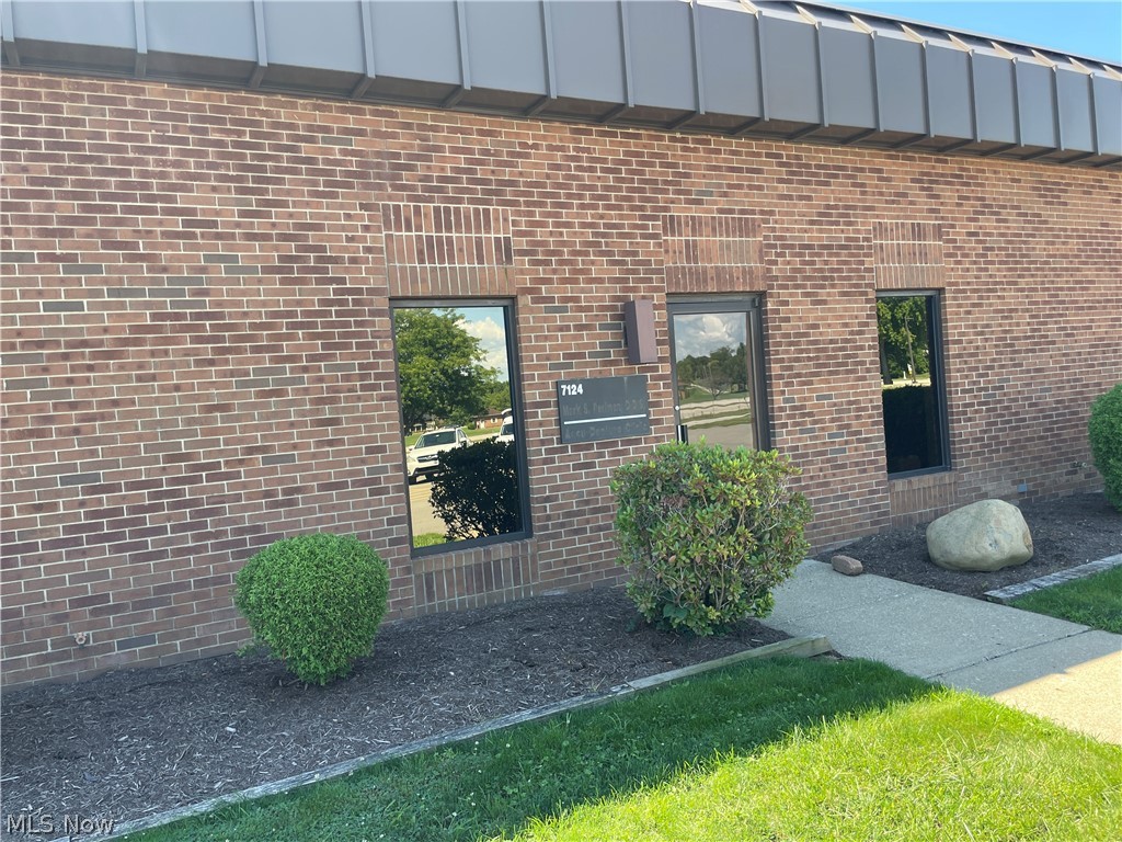 7124 Brookwood Drive Brookfield OH 44403