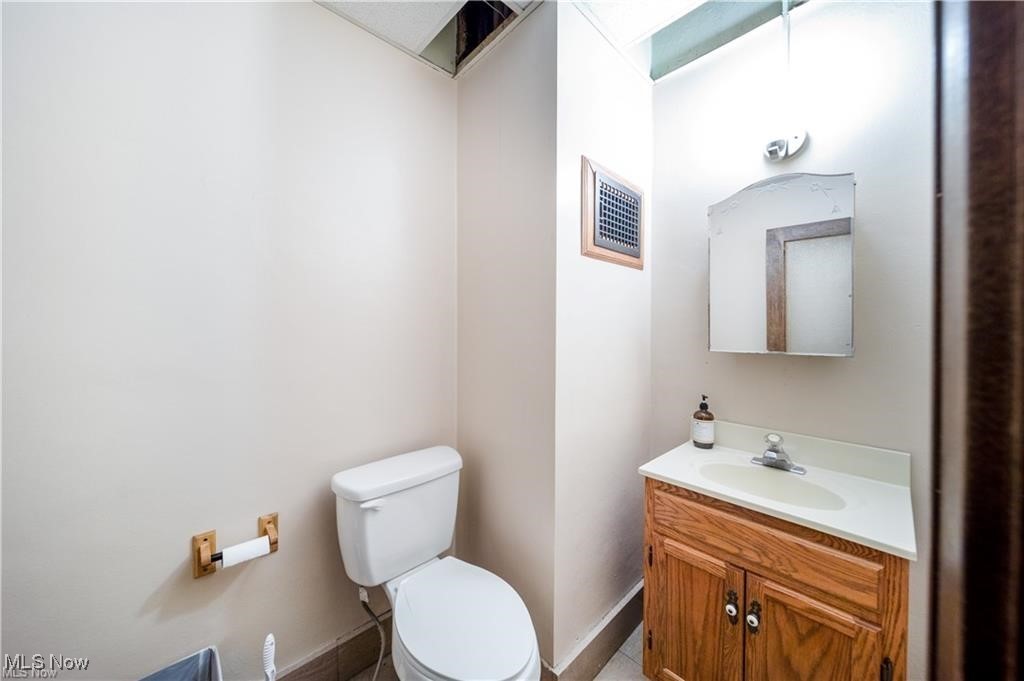 22 E Main Street Geneva OH 44041