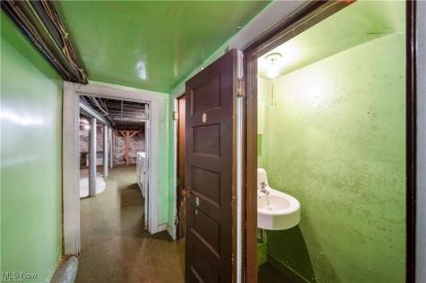 22 E Main Street Geneva OH 44041