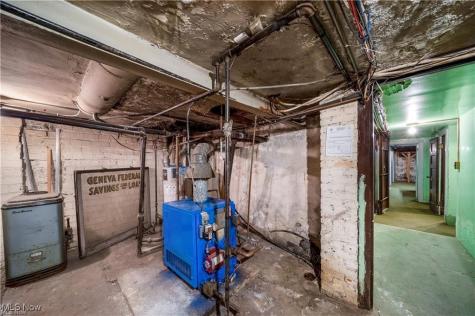 22 E Main Street Geneva OH 44041