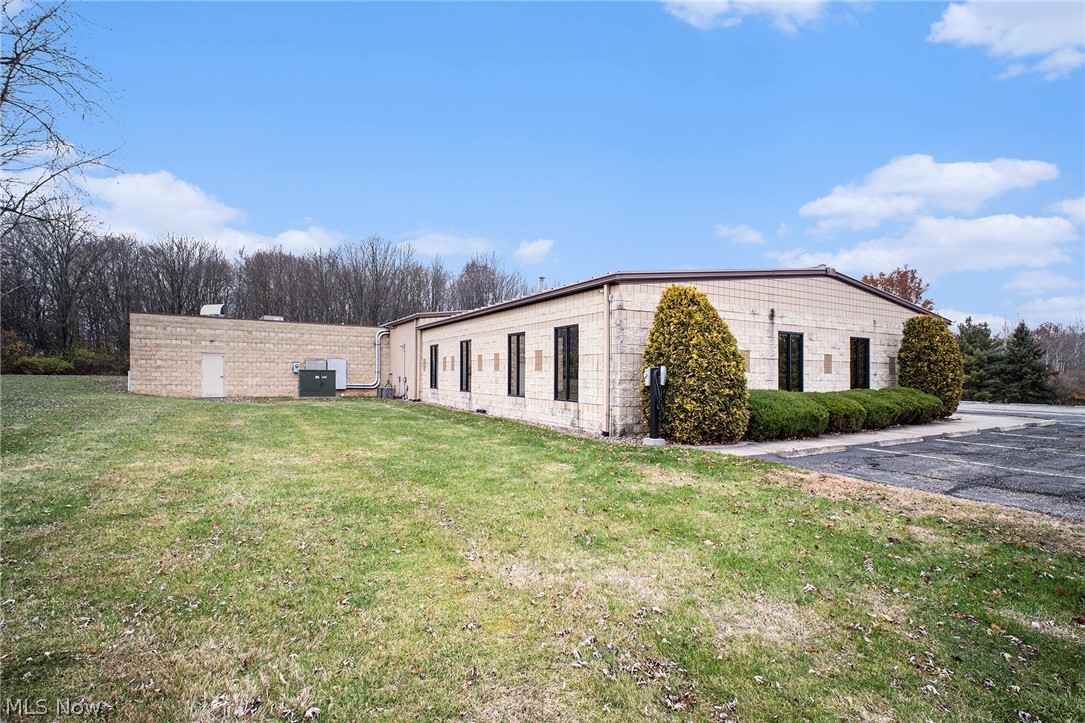1598 Motor Inn Drive Girard OH 44420