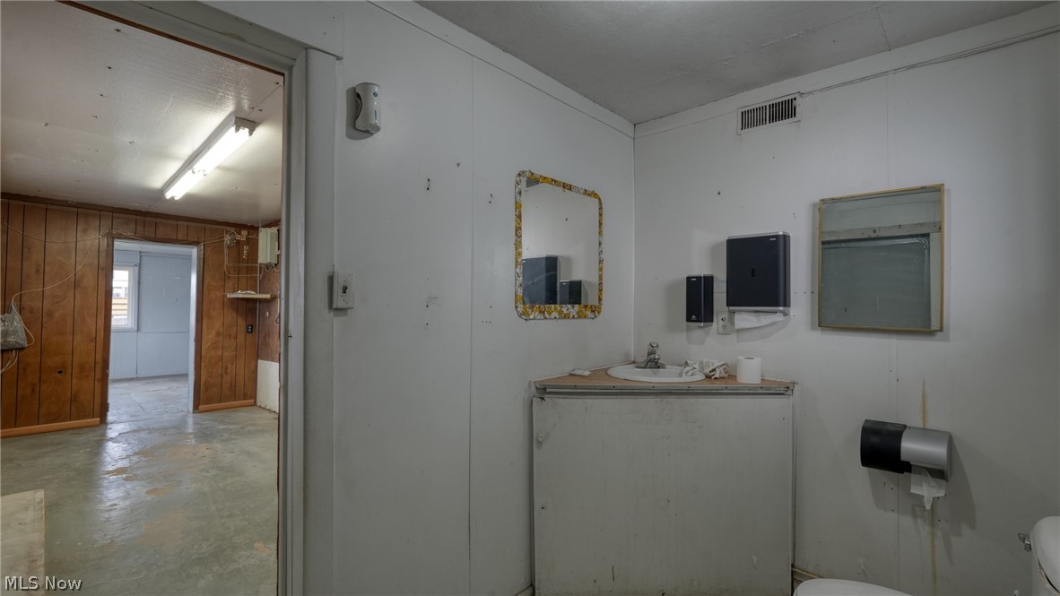 11445 East Pike Cambridge OH 43725