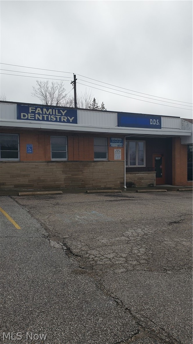 5237 Warrensville Center Road Maple Heights OH 44137